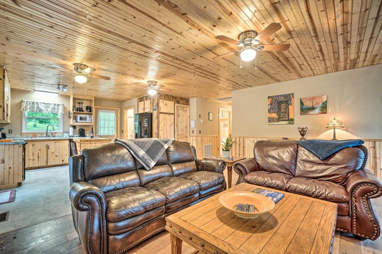Trinity Oaks Escape With Hot Tub And Fire Pit Villa Clayton Eksteriør bilde