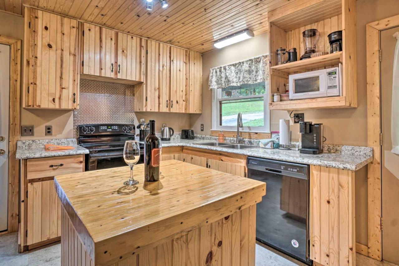 Trinity Oaks Escape With Hot Tub And Fire Pit Villa Clayton Eksteriør bilde