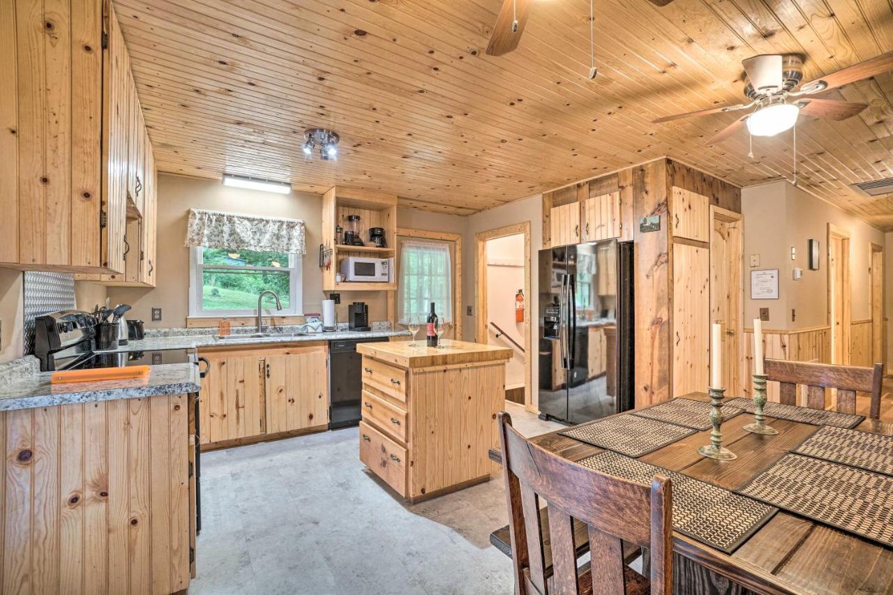 Trinity Oaks Escape With Hot Tub And Fire Pit Villa Clayton Eksteriør bilde