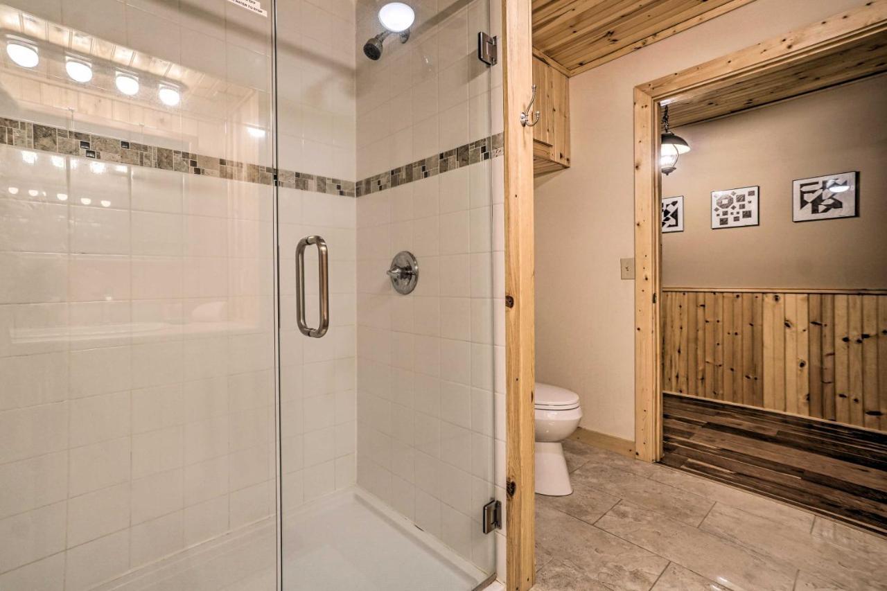 Trinity Oaks Escape With Hot Tub And Fire Pit Villa Clayton Eksteriør bilde