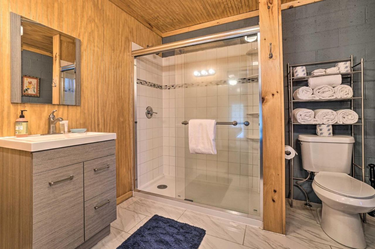 Trinity Oaks Escape With Hot Tub And Fire Pit Villa Clayton Eksteriør bilde