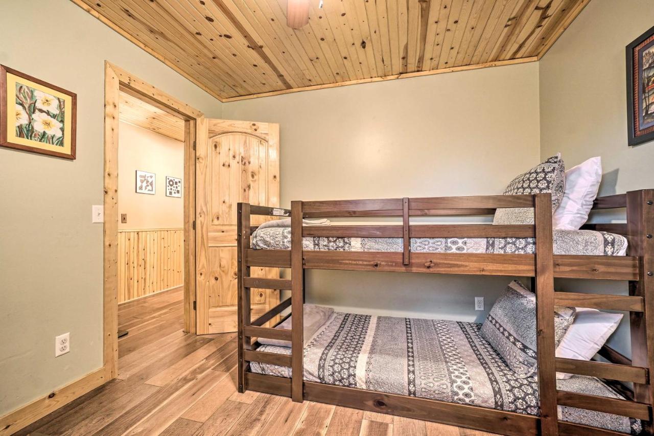 Trinity Oaks Escape With Hot Tub And Fire Pit Villa Clayton Eksteriør bilde