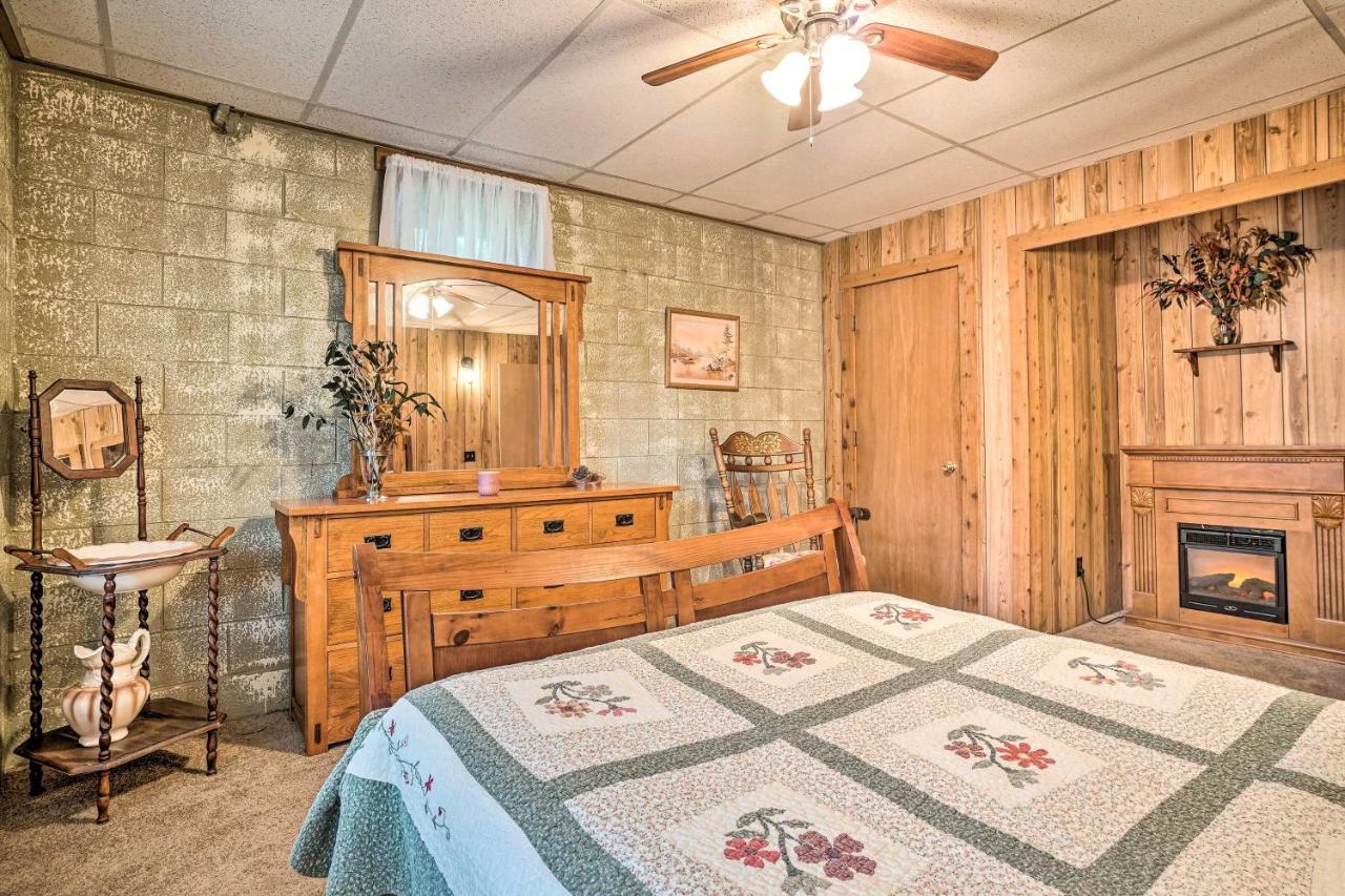 Trinity Oaks Escape With Hot Tub And Fire Pit Villa Clayton Eksteriør bilde