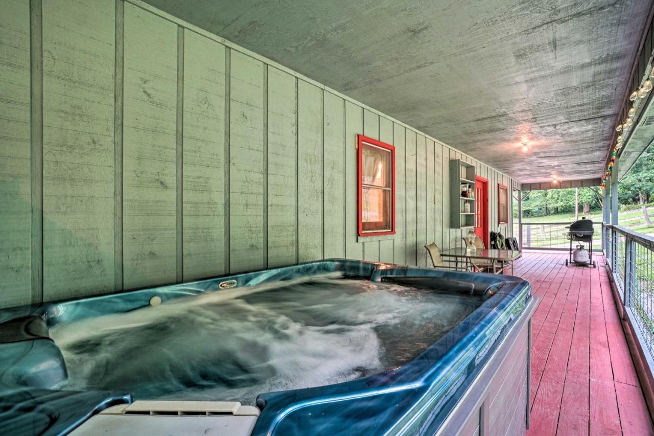 Trinity Oaks Escape With Hot Tub And Fire Pit Villa Clayton Eksteriør bilde