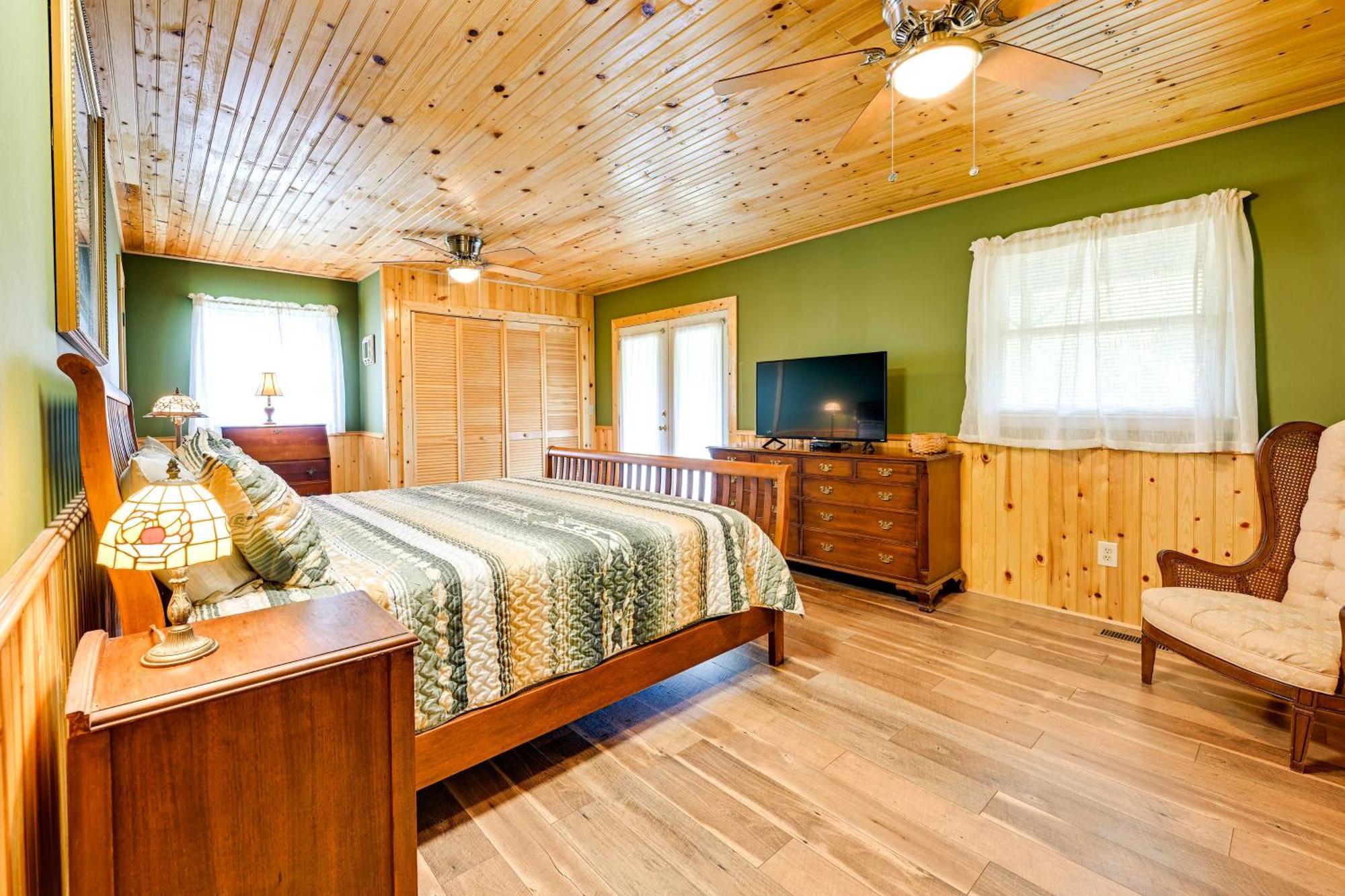 Trinity Oaks Escape With Hot Tub And Fire Pit Villa Clayton Eksteriør bilde